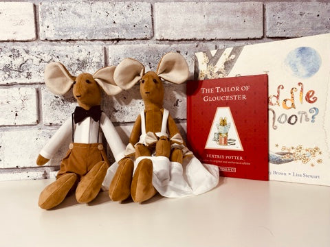 Chestnut Whisker Mouse Family *This set comes with three tiny mice*